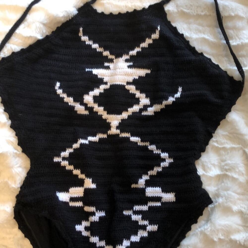 Lovers + Friends No Secrets Black White Crochet one piece size large - Picture 4 of 4